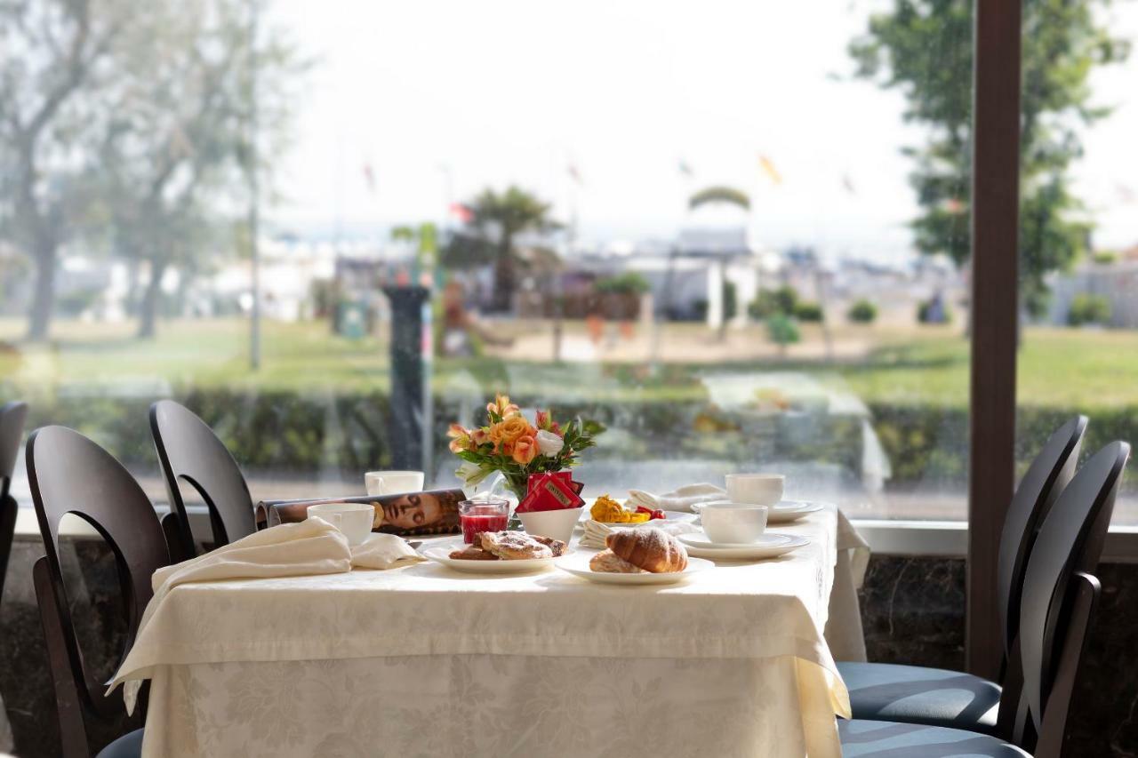 Hotel Vistamare Rivazzurra Di Rimini Extérieur photo